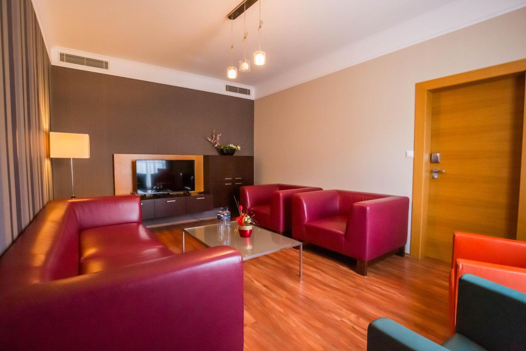 Impiq Hotel Trnava Exterior foto