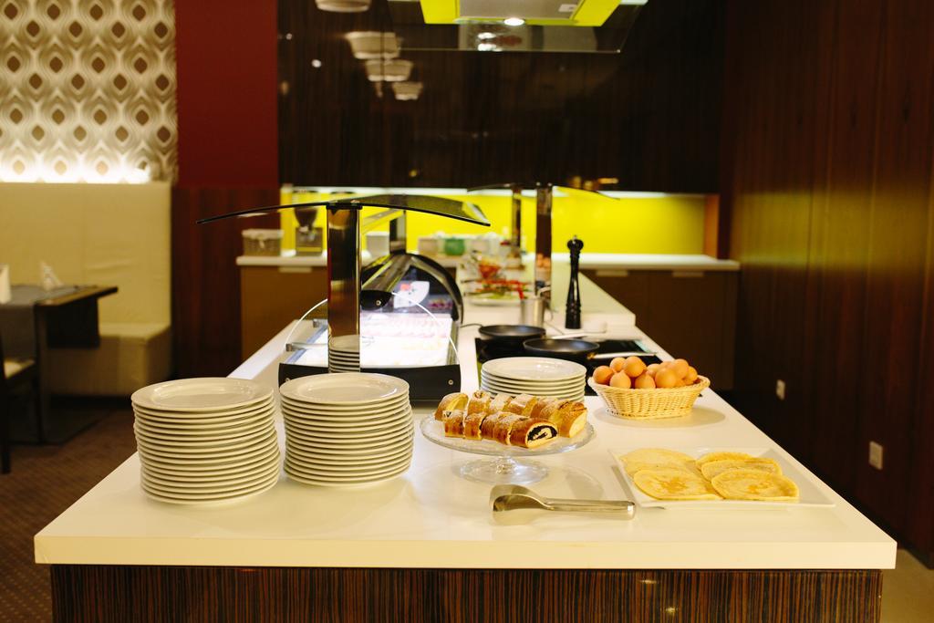 Impiq Hotel Trnava Exterior foto