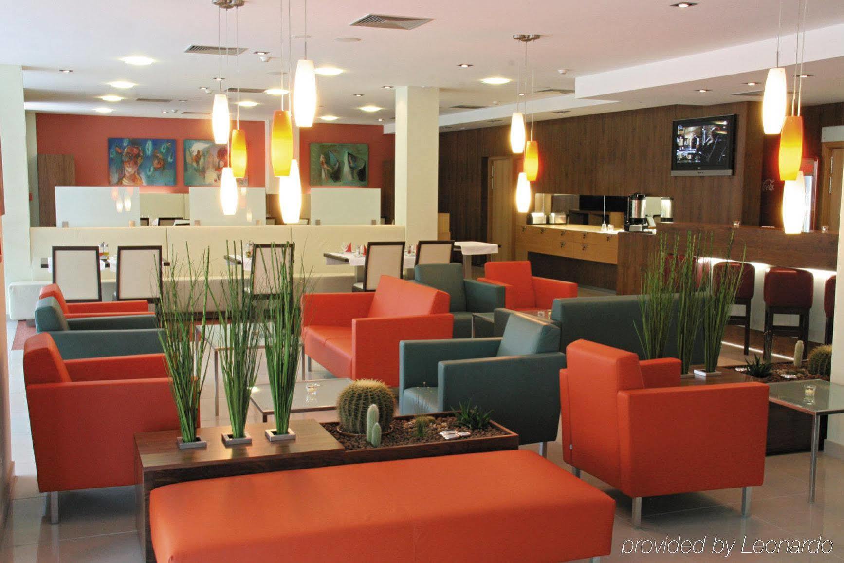 Impiq Hotel Trnava Exterior foto