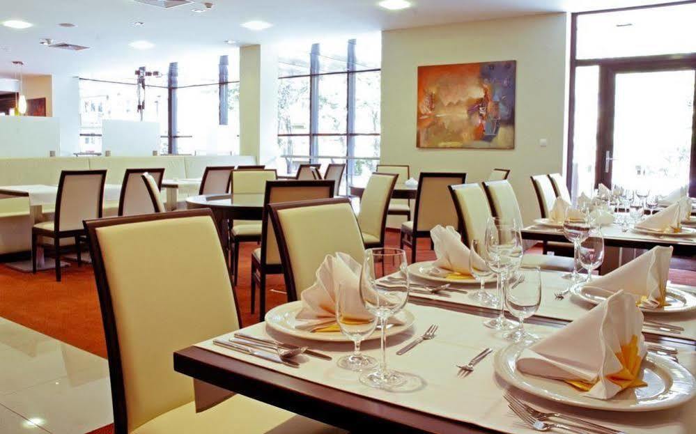 Impiq Hotel Trnava Exterior foto